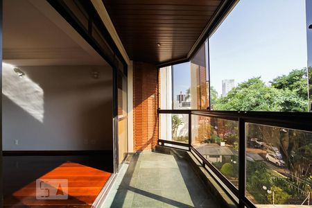 Sacada de apartamento para alugar com 3 quartos, 129m² em Cambuí, Campinas