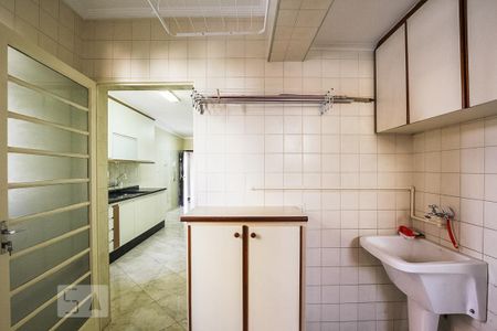 Área de Serviço de apartamento para alugar com 3 quartos, 129m² em Cambuí, Campinas