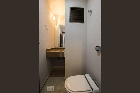 Lavabo de apartamento para alugar com 3 quartos, 129m² em Cambuí, Campinas