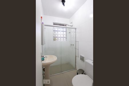 Banheiro de apartamento para alugar com 1 quarto, 54m² em Menino Deus, Porto Alegre