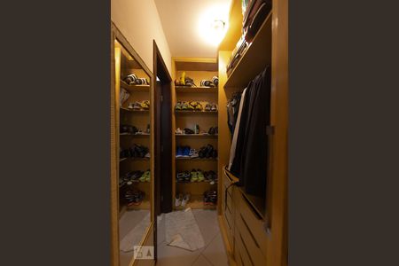 Apartamento à venda com 80m², 2 quartos e 1 vaga Apartamento à venda com 80m², 2 quartos e 1 vagaCloset