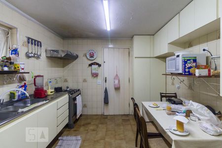 Casa à venda com 220m², 4 quartos e 2 vagasCozinha