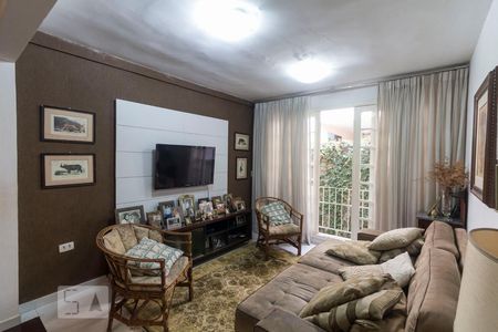 Sala de TV de casa à venda com 4 quartos, 220m² em Jardim Prudência, São Paulo