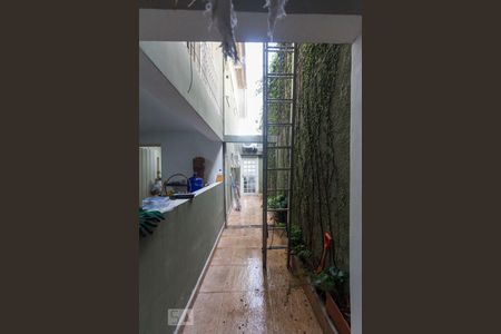 Casa à venda com 220m², 4 quartos e 2 vagasCorredor lateral