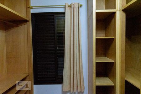 Closet do quarto 1 de apartamento para alugar com 2 quartos, 72m² em Água Branca, São Paulo