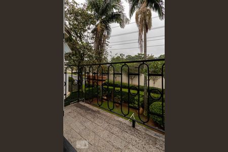 Casa de condomínio à venda com 465m², 4 quartos e 3 vagas Casa de condomínio à venda com 465m², 4 quartos e 3 vagasVaranda da Suíte 2