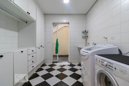 Casa de condomínio à venda com 465m², 4 quartos e 3 vagas Casa de condomínio à venda com 465m², 4 quartos e 3 vagasÁrea de serviço