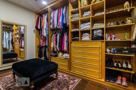 Casa de condomínio à venda com 465m², 4 quartos e 3 vagas Casa de condomínio à venda com 465m², 4 quartos e 3 vagasDetlahe da Suíte 2