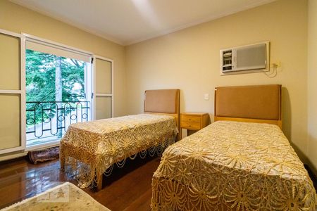 Casa de condomínio à venda com 465m², 4 quartos e 3 vagas Casa de condomínio à venda com 465m², 4 quartos e 3 vagasSuíte 4