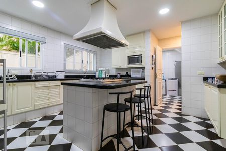 Casa de condomínio à venda com 465m², 4 quartos e 3 vagas Casa de condomínio à venda com 465m², 4 quartos e 3 vagasCozinha