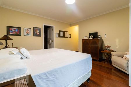 Casa de condomínio à venda com 465m², 4 quartos e 3 vagas Casa de condomínio à venda com 465m², 4 quartos e 3 vagasSuíte 2