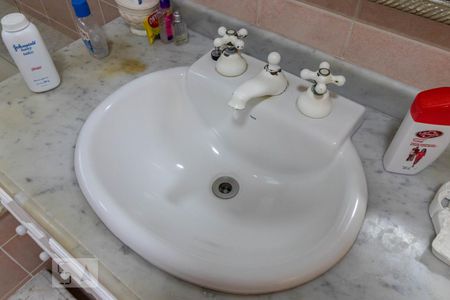 Casa de condomínio à venda com 465m², 4 quartos e 3 vagas Casa de condomínio à venda com 465m², 4 quartos e 3 vagasDetalhe do Banheiro da Suíte 1