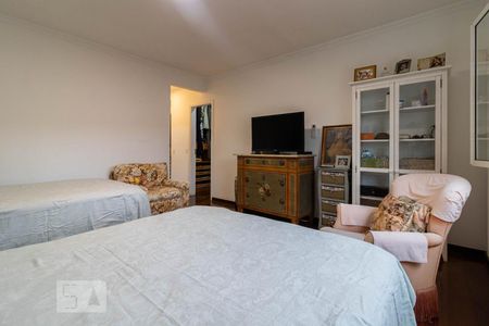 Casa de condomínio à venda com 465m², 4 quartos e 3 vagas Casa de condomínio à venda com 465m², 4 quartos e 3 vagasSuíte 1