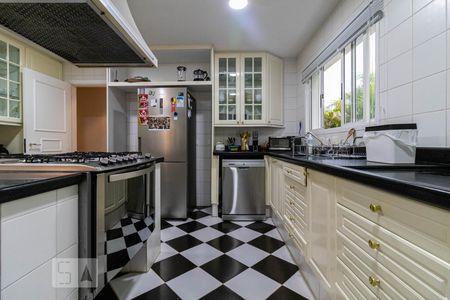 Casa de condomínio à venda com 465m², 4 quartos e 3 vagas Casa de condomínio à venda com 465m², 4 quartos e 3 vagasCozinha