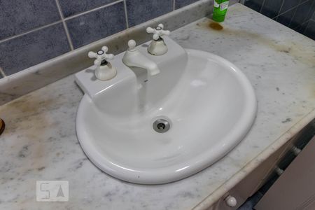 Casa de condomínio à venda com 465m², 4 quartos e 3 vagas Casa de condomínio à venda com 465m², 4 quartos e 3 vagasDetalhe do Banheiro da Suíte 3