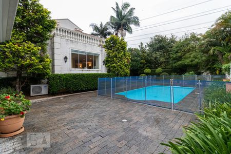 Casa de condomínio à venda com 465m², 4 quartos e 3 vagas Casa de condomínio à venda com 465m², 4 quartos e 3 vagasQuintal