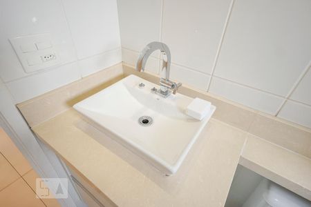 Detalhe banheiro social de apartamento à venda com 2 quartos, 65m² em Vila Paulo Silas, São Paulo