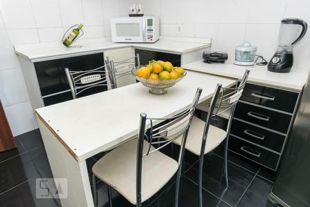 Apartamento para alugar com 70m², 2 quartos e 1 vaga Apartamento para alugar com 70m², 2 quartos e 1 vagaCozinha - Mesa e Armários