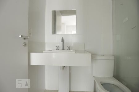 Banheiro de kitnet/studio para alugar com 1 quarto, 34m² em Santa Cecilia, São Paulo