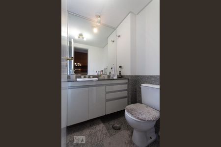 Apartamento à venda com 105m², 2 quartos e 3 vagasBanheiro da Suíte 2