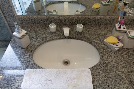 Apartamento à venda com 105m², 2 quartos e 3 vagasBanheiro da Suíte 2