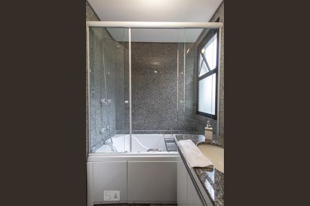 Apartamento à venda com 105m², 2 quartos e 3 vagasBanheiro da Suíte 2