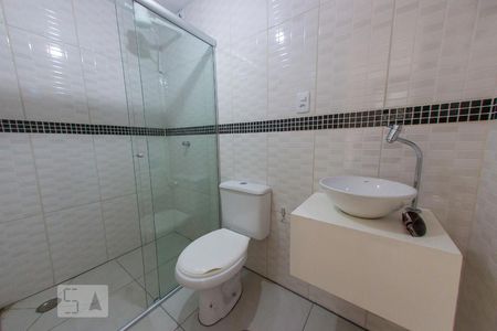 Banheiro de apartamento à venda com 1 quarto, 50m² em Cavalhada, Porto Alegre