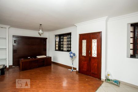 Casa para alugar com 360m², 3 quartos e 3 vagasSala