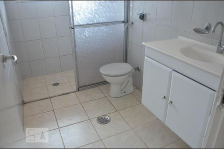 Casa à venda com 210m², 2 quartos e 8 vagasBanheiro