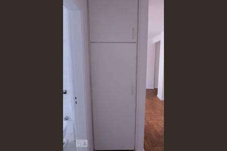 Corredor de apartamento para alugar com 2 quartos, 66m² em Água Branca, São Paulo