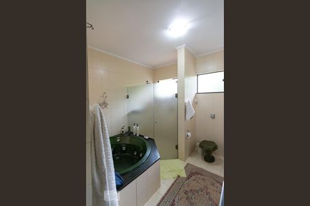 Casa à venda com 500m², 4 quartos e 6 vagasBanheiro Suíte 2