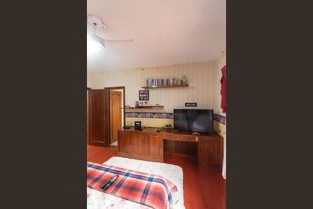 Casa à venda com 500m², 4 quartos e 6 vagasSuíte 1