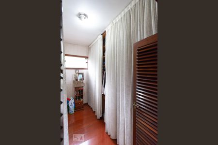 Casa à venda com 500m², 4 quartos e 6 vagasSuíte 2 Closet
