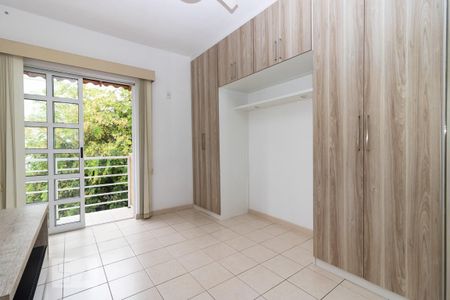 Casa de condomínio à venda com 90m², 3 quartos e 2 vagas Casa de condomínio à venda com 90m², 3 quartos e 2 vagasSuíte