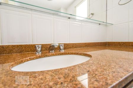 Apartamento para alugar com 72m², 2 quartos e 2 vagasSuíte - Banheiro