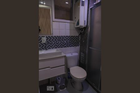 Banheiro de apartamento à venda com 2 quartos, 60m² em Del Castilho, Rio de Janeiro