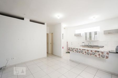 Sala e cozinha de apartamento para alugar com 2 quartos, 55m² em Vila Nova Manchester, São Paulo