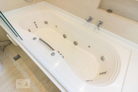 Apartamento para alugar com 205m², 3 quartos e 4 vagasBanheiro 2 Suite Master