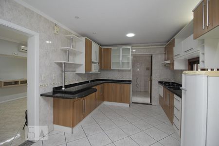 Cozinha de casa à venda com 4 quartos, 202m² em Harmonia, Canoas