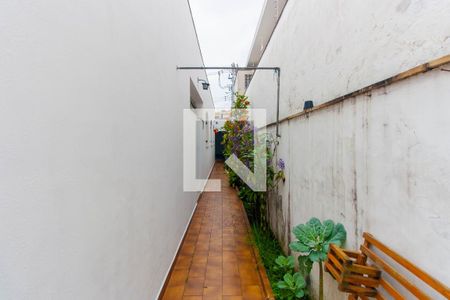 Casa à venda com 300m², 4 quartos e 2 vagas Casa à venda com 300m², 4 quartos e 2 vagasCorredor Lateral