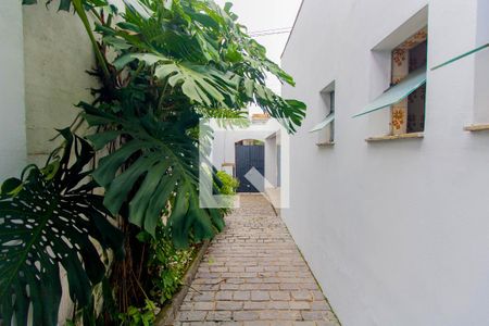 Casa à venda com 300m², 4 quartos e 2 vagas Casa à venda com 300m², 4 quartos e 2 vagasCorredor