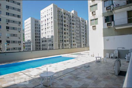 Apartamento para alugar com 70m², 2 quartos e 1 vagaÁrea comum - Piscina