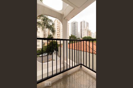 Apartamento para alugar com 210m², 4 quartos e 2 vagas Apartamento para alugar com 210m², 4 quartos e 2 vagasVaranda