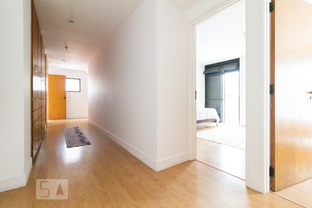 Apartamento para alugar com 210m², 4 quartos e 2 vagas Apartamento para alugar com 210m², 4 quartos e 2 vagasCorredor