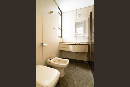 Apartamento para alugar com 210m², 4 quartos e 2 vagas Apartamento para alugar com 210m², 4 quartos e 2 vagasBanheiro suíte 4