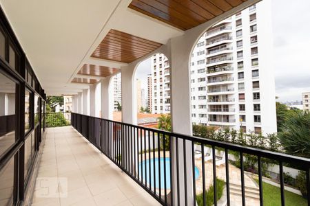 Apartamento para alugar com 210m², 4 quartos e 2 vagas Apartamento para alugar com 210m², 4 quartos e 2 vagasVaranda da sala