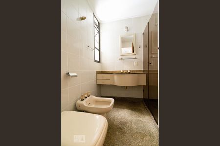 Apartamento para alugar com 210m², 4 quartos e 2 vagas Apartamento para alugar com 210m², 4 quartos e 2 vagasBanheiro suíte 2