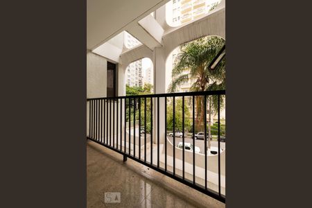 Apartamento para alugar com 210m², 4 quartos e 2 vagas Apartamento para alugar com 210m², 4 quartos e 2 vagasVaranda