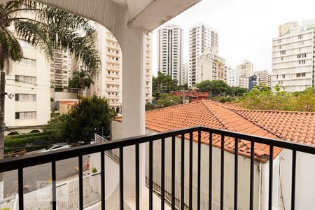 Apartamento para alugar com 210m², 4 quartos e 2 vagas Apartamento para alugar com 210m², 4 quartos e 2 vagasVaranda