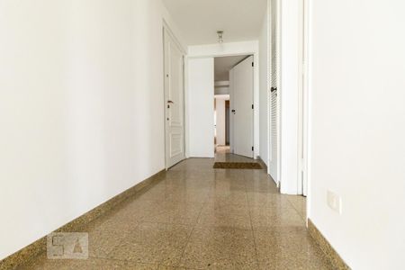 Apartamento para alugar com 210m², 4 quartos e 2 vagas Apartamento para alugar com 210m², 4 quartos e 2 vagasHall social